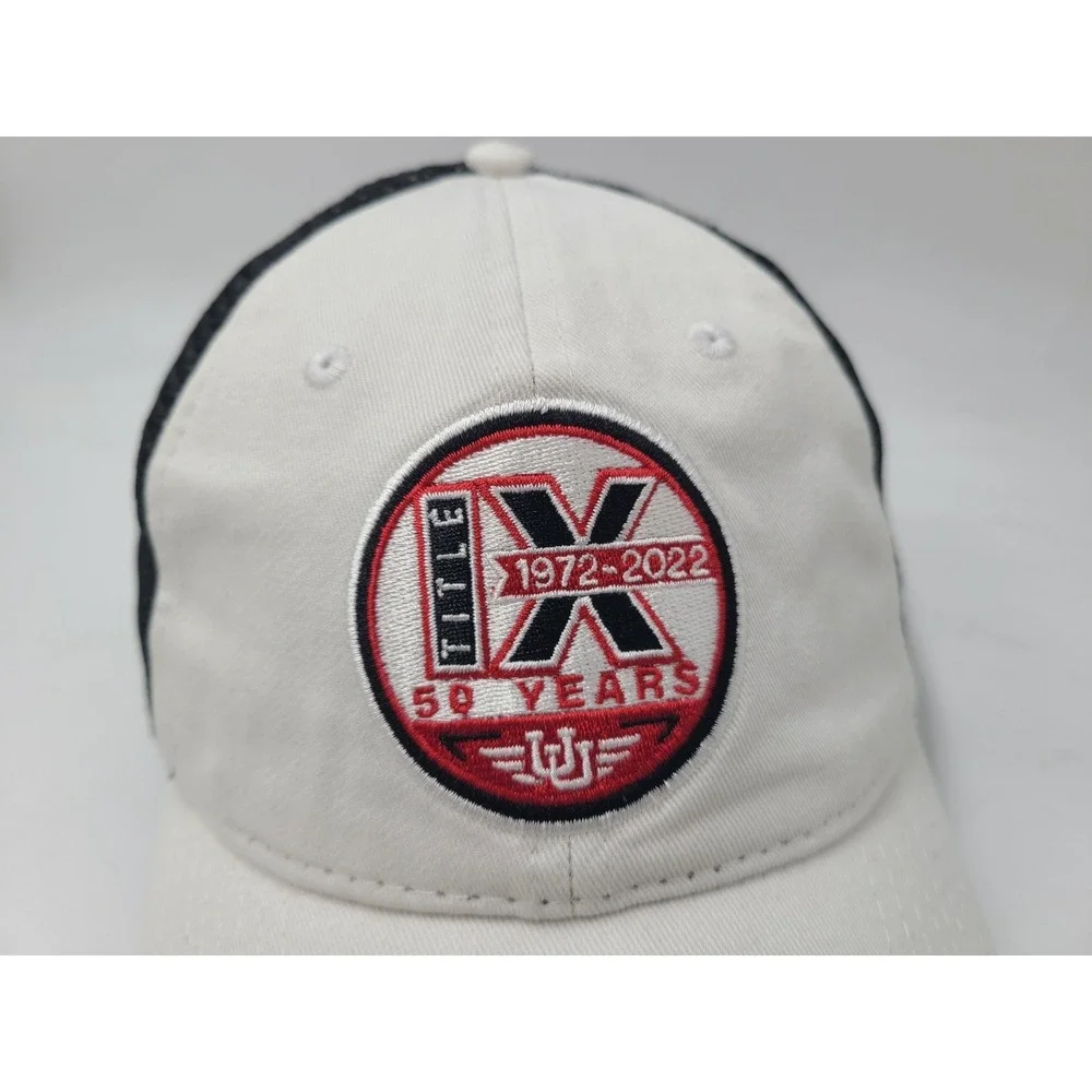 Utah Utes Hat Snapback Under Armour Trucker Mesh Title IX 2022‎ White Black NCAA
